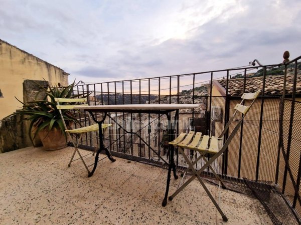 casa indipendente in vendita a Modica in zona Modica Alta