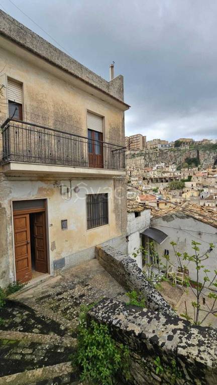 casa indipendente in vendita a Modica