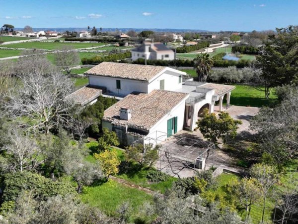 casa indipendente in vendita a Modica in zona Modica Alta