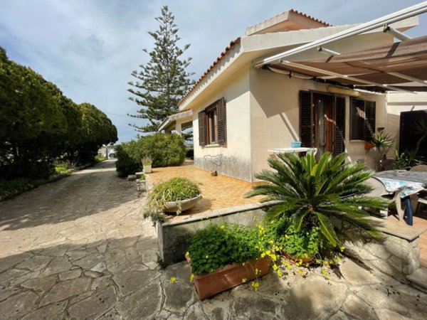 casa indipendente in vendita a Modica