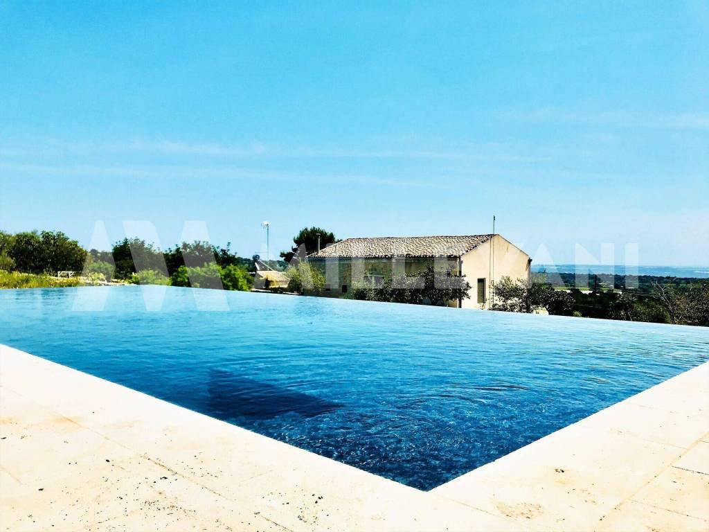 casa indipendente in vendita a Modica
