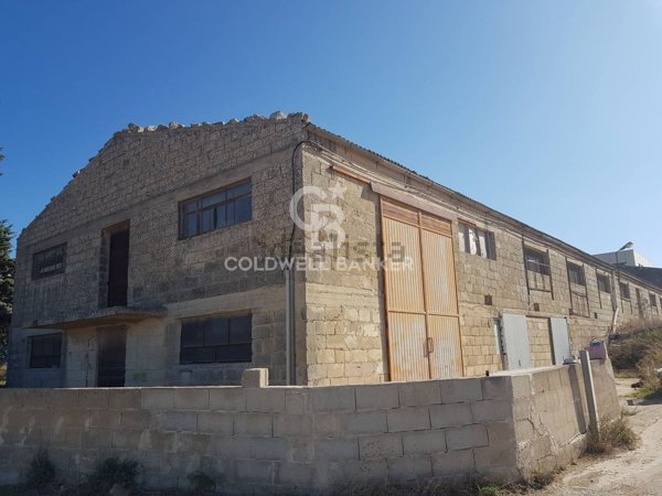 locale commerciale in vendita a Modica