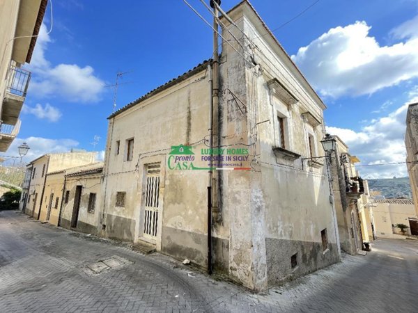 casa indipendente in vendita a Modica in zona Modica Alta