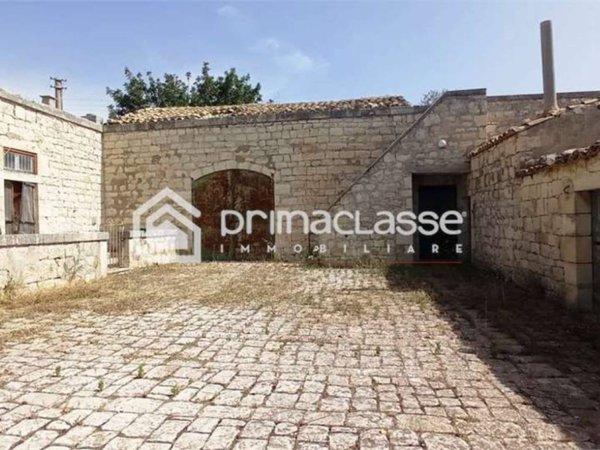 casa indipendente in vendita a Modica