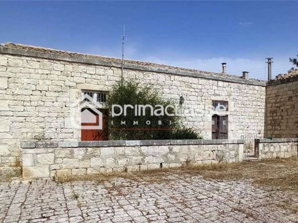 casa indipendente in vendita a Modica