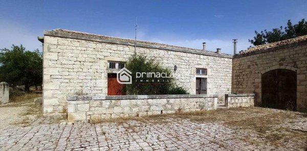 casa indipendente in vendita a Modica