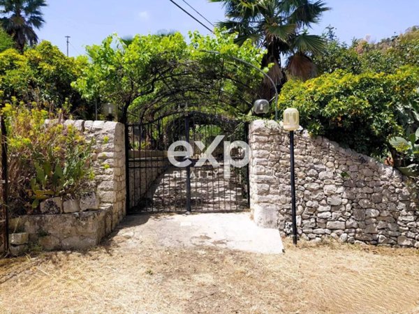 casa indipendente in vendita a Modica