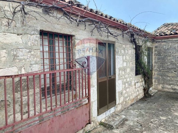 casa indipendente in vendita a Modica