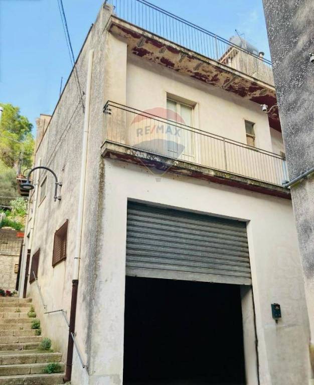 casa indipendente in vendita a Modica in zona Modica Bassa