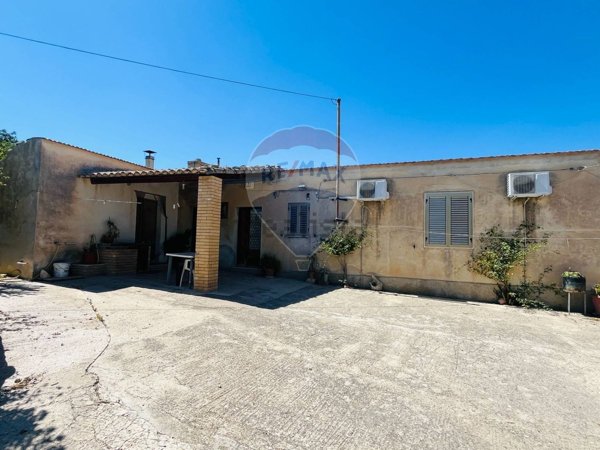 casa indipendente in vendita a Modica in zona Frigintini