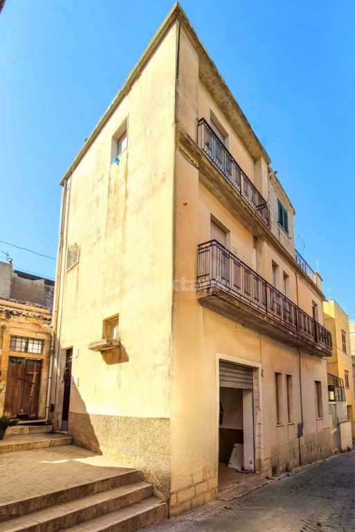casa indipendente in vendita a Modica in zona Modica Alta
