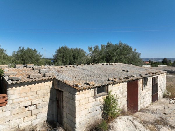 locale di sgombero in vendita a Modica