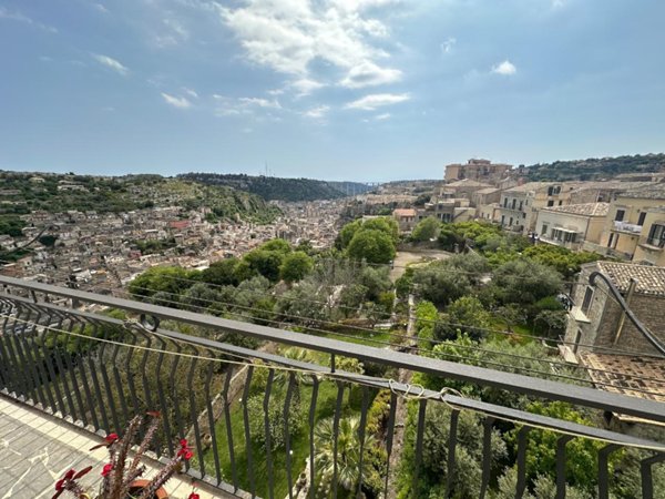 appartamento in vendita a Modica in zona Modica Alta