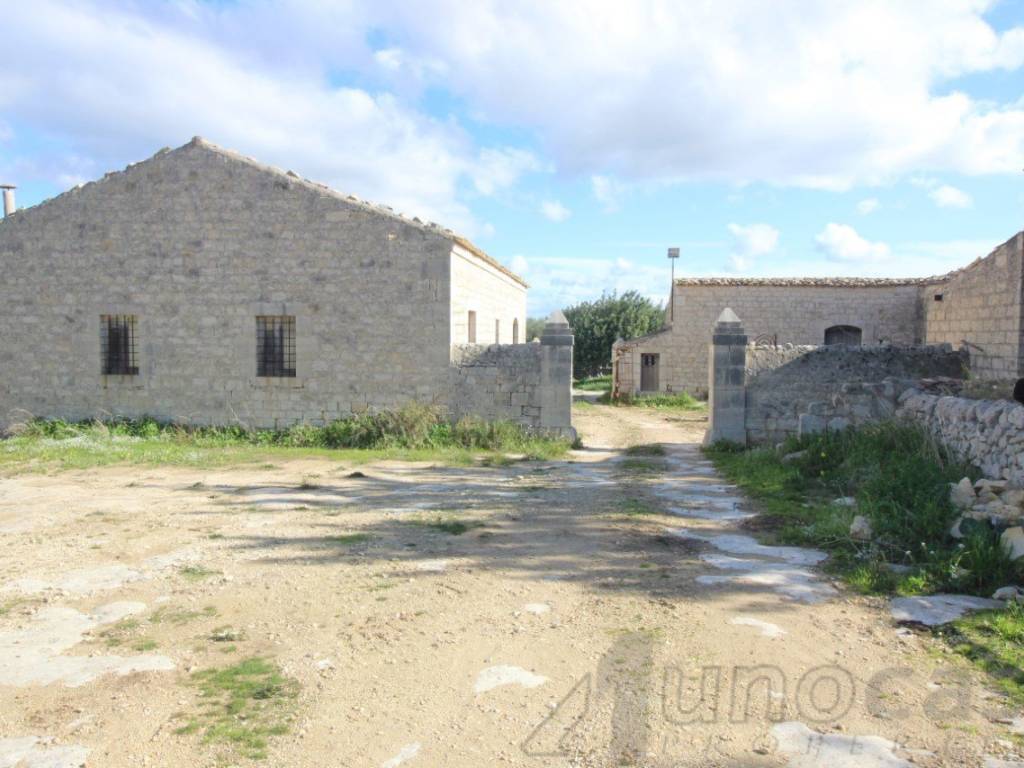 casa indipendente in vendita a Modica