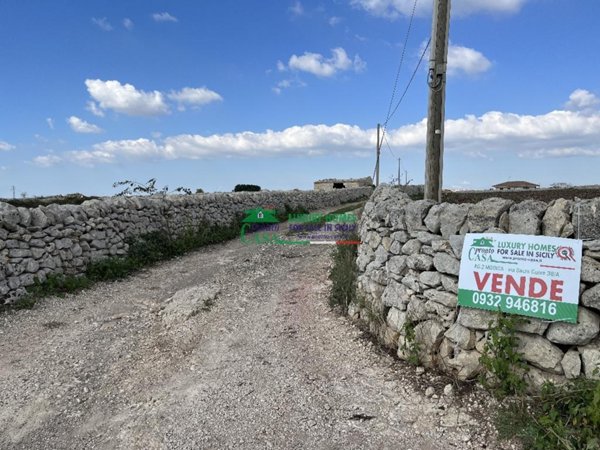 casa indipendente in vendita a Modica