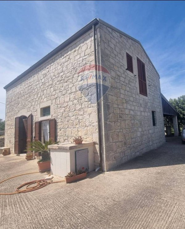 casa indipendente in vendita a Modica