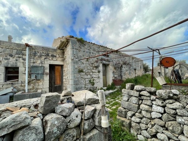 casa indipendente in vendita a Modica in zona Sacro Cuore
