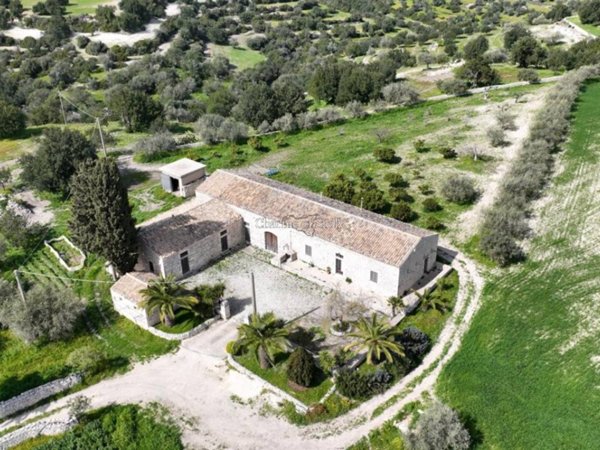 casa indipendente in vendita a Modica in zona Frigintini