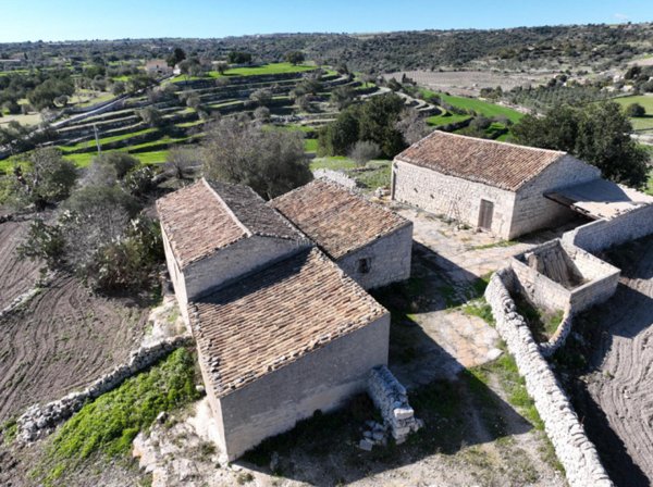 casa indipendente in vendita a Modica in zona Frigintini