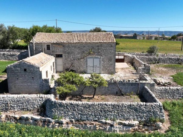 casa indipendente in vendita a Modica in zona Frigintini