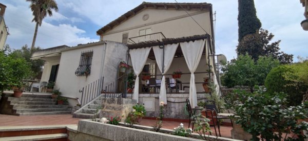 casa indipendente in vendita a Modica