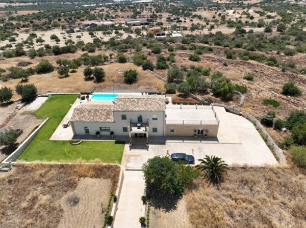 casa indipendente in vendita a Modica