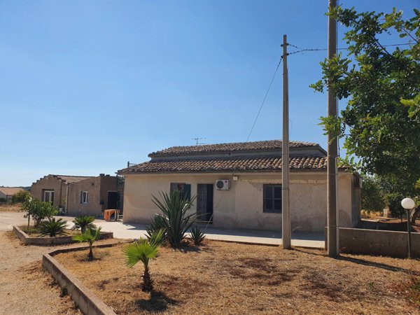 casa indipendente in vendita a Modica in zona Sacro Cuore