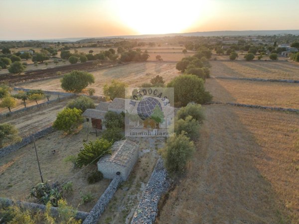 casa indipendente in vendita a Modica