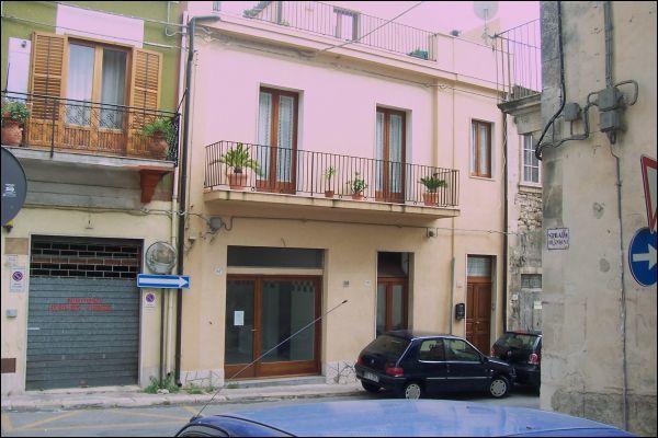 casa indipendente in vendita a Modica in zona Modica Alta