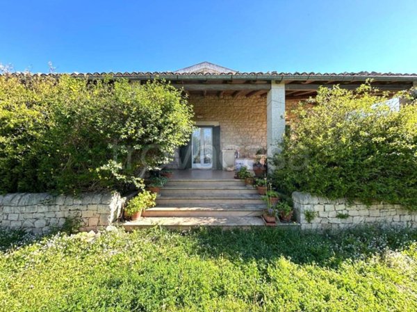 casa indipendente in vendita a Modica