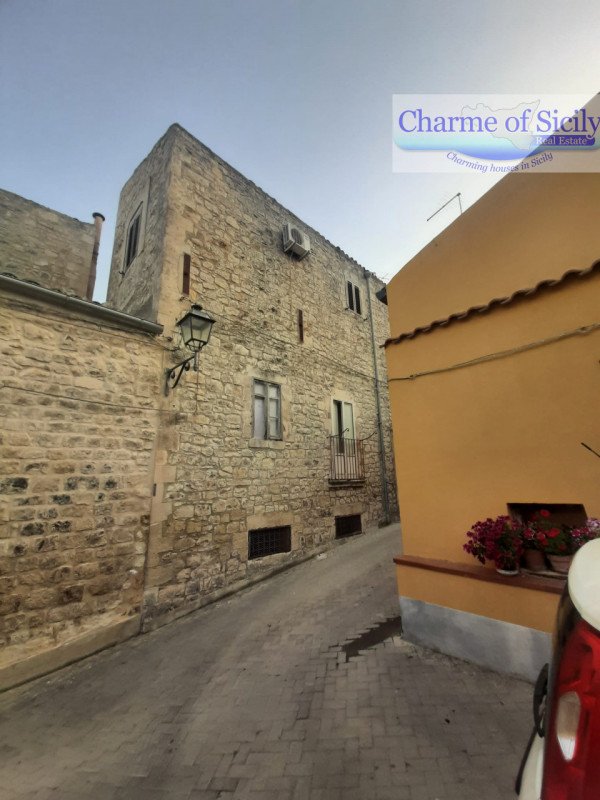 casa indipendente in vendita a Modica in zona Modica Alta