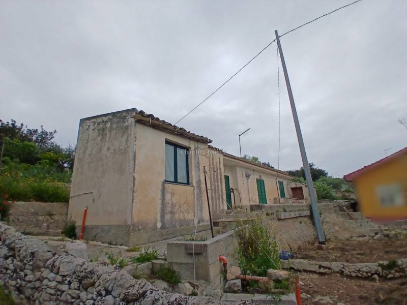 casa indipendente in vendita a Modica