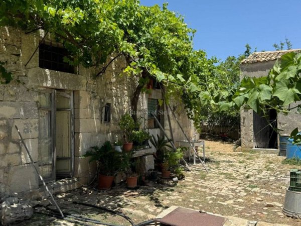casa indipendente in vendita a Modica in zona Modica Alta