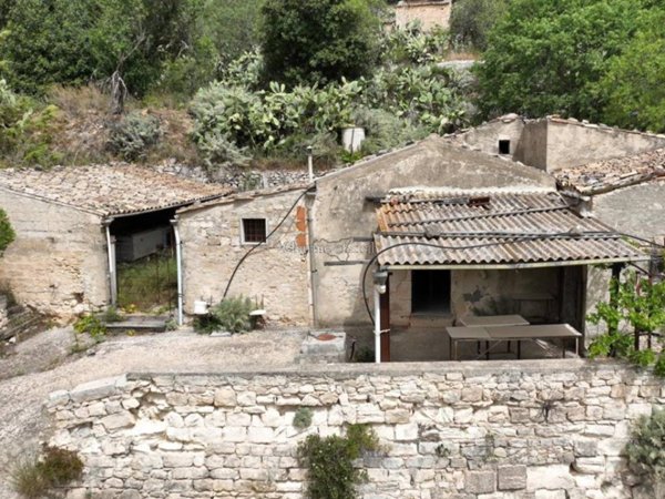 casa indipendente in vendita a Modica in zona Modica Bassa