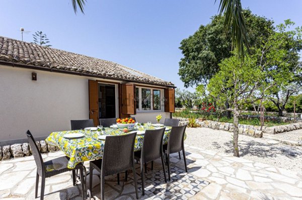 casa indipendente in vendita a Modica