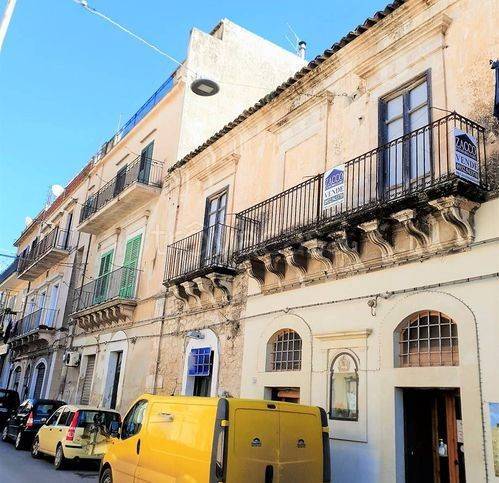 casa indipendente in vendita a Modica