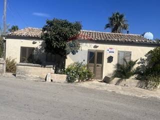 casa indipendente in vendita a Modica in zona Frigintini