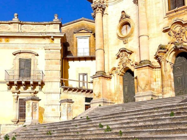 intera palazzina in vendita a Modica in zona Modica Alta