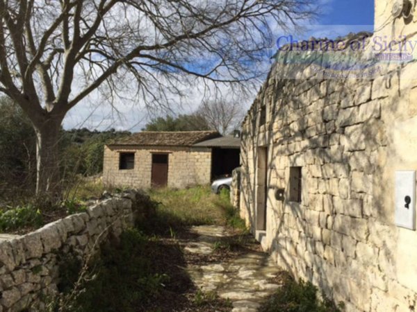 casa indipendente in vendita a Modica in zona Frigintini