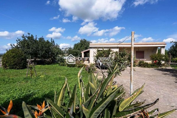 casa indipendente in vendita a Modica