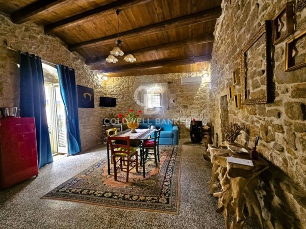 casa indipendente in vendita a Modica