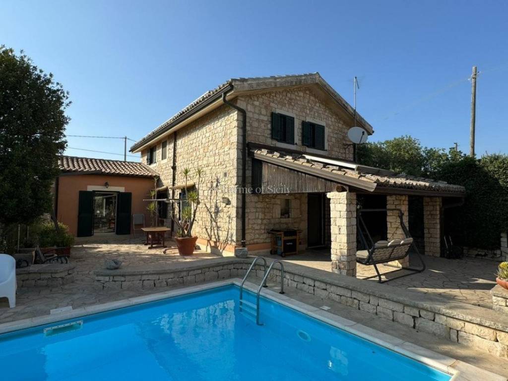 casa indipendente in vendita a Modica in zona Sacro Cuore