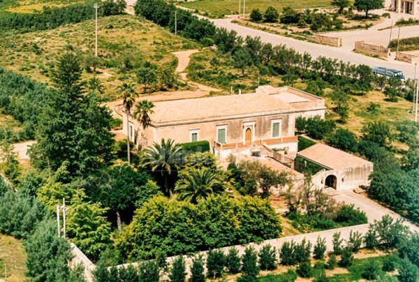 casa indipendente in vendita a Modica