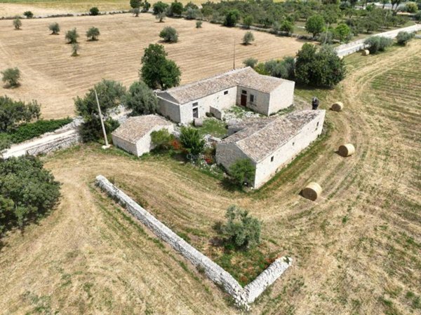 casa indipendente in vendita a Modica