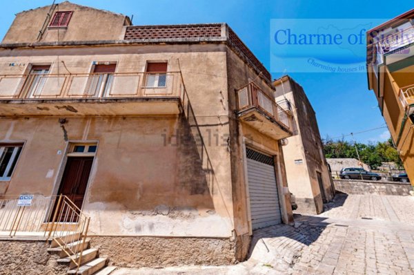 casa indipendente in vendita a Modica