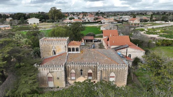 casa indipendente in vendita a Modica