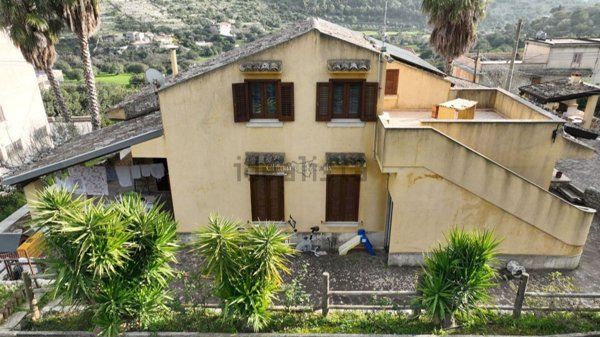 casa indipendente in vendita a Modica in zona Modica Alta