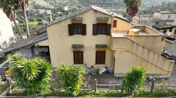 casa indipendente in vendita a Modica in zona Modica Alta