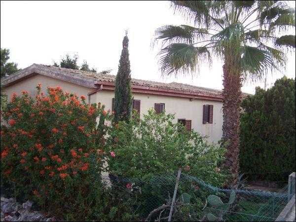 casa indipendente in vendita a Modica in zona Maganuco
