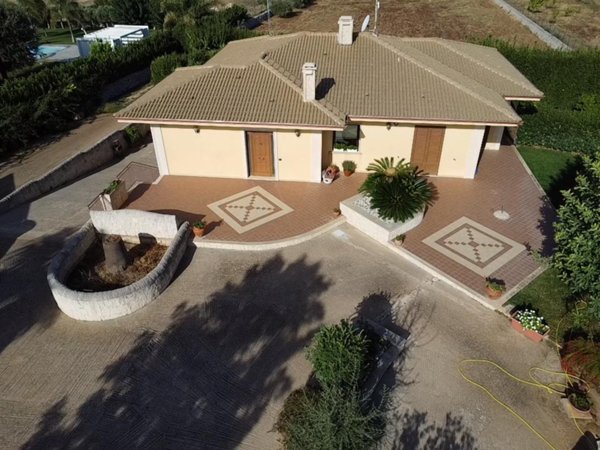 casa indipendente in vendita a Modica